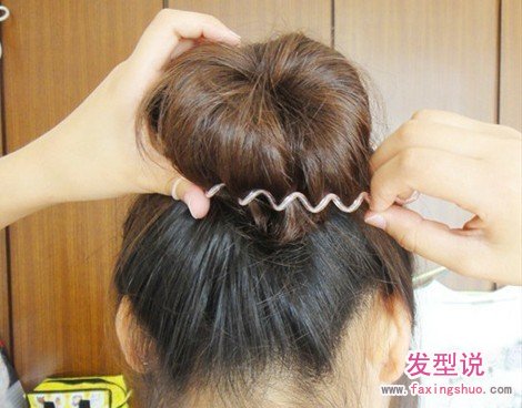 韩国丸子头扎法图解 无刘海扎出更有气质