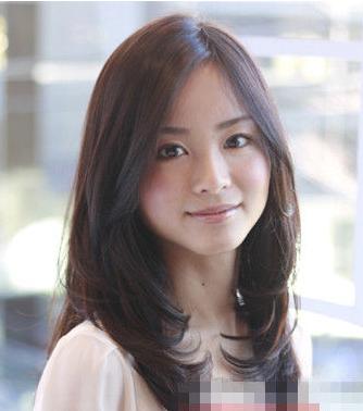 5款中分卷发发型图片推荐 彰显轻熟女清新自然美
