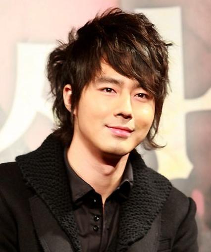 2013潮流韩式男生发型 瞬间提升个人魅力