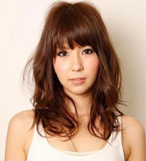 韩式刘海怎么弄好看 甜美卷发发型最显瓜子脸