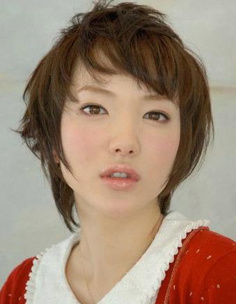 推荐方脸适合的短发发型 让短发的你也能个性时尚