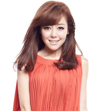 女生斜刘海发型设计赏析 轻松扮出完美淑女气质