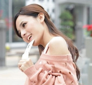 圆脸适合的发型图片 四款扎发塑造精致小脸