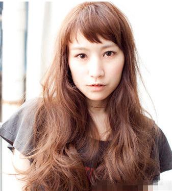 5款中分卷发发型图片推荐 彰显轻熟女清新自然美