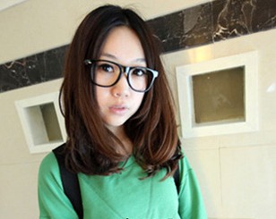 萌系中短发直发发型图片 超萌甜美发型推荐