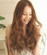 5款中分卷发发型图片推荐