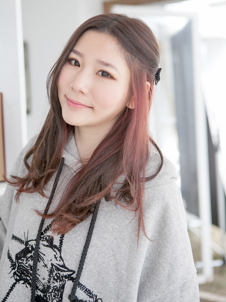 椭圆脸女生长头发发型图片 随意卷发性感不失甜美