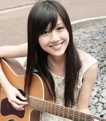 女生斜刘海发型设计赏析 轻松扮出完美淑女气质
